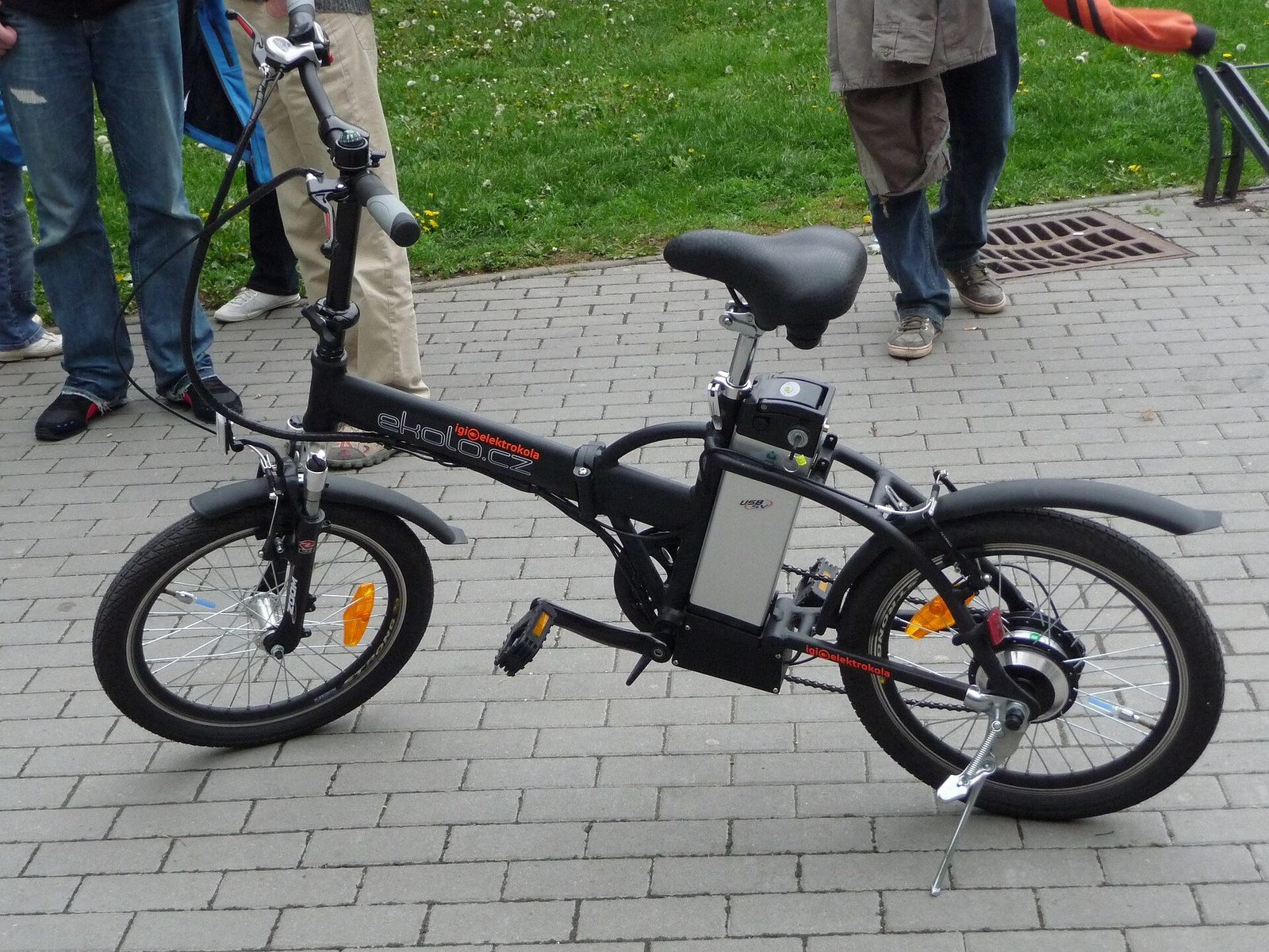 Fat-Tire Folding E-Bikes